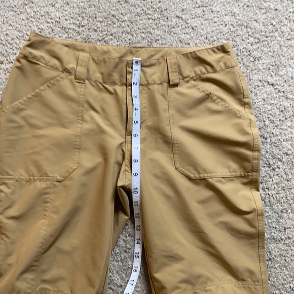 Almost new women’s Patagonia hiking crop pants - Picture 3 of 6